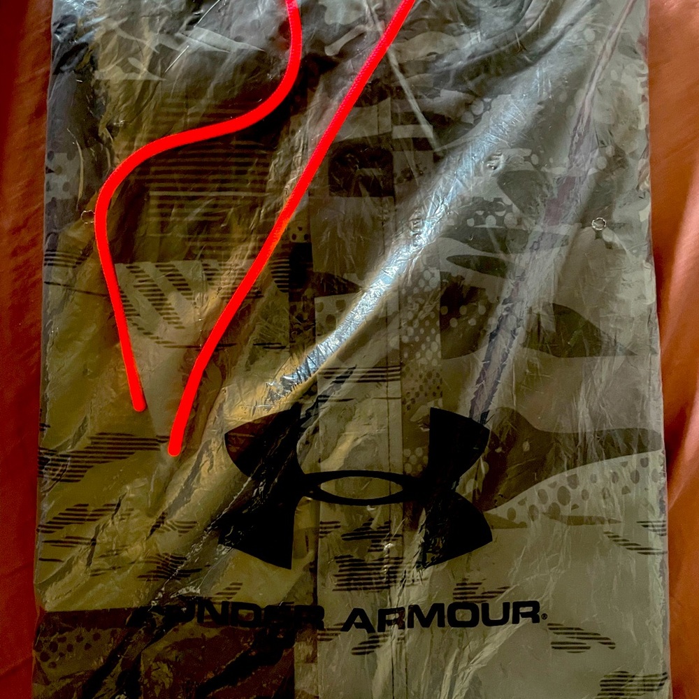 UNDER ARMOUR: Windbreaker, BNWT, in packaging.